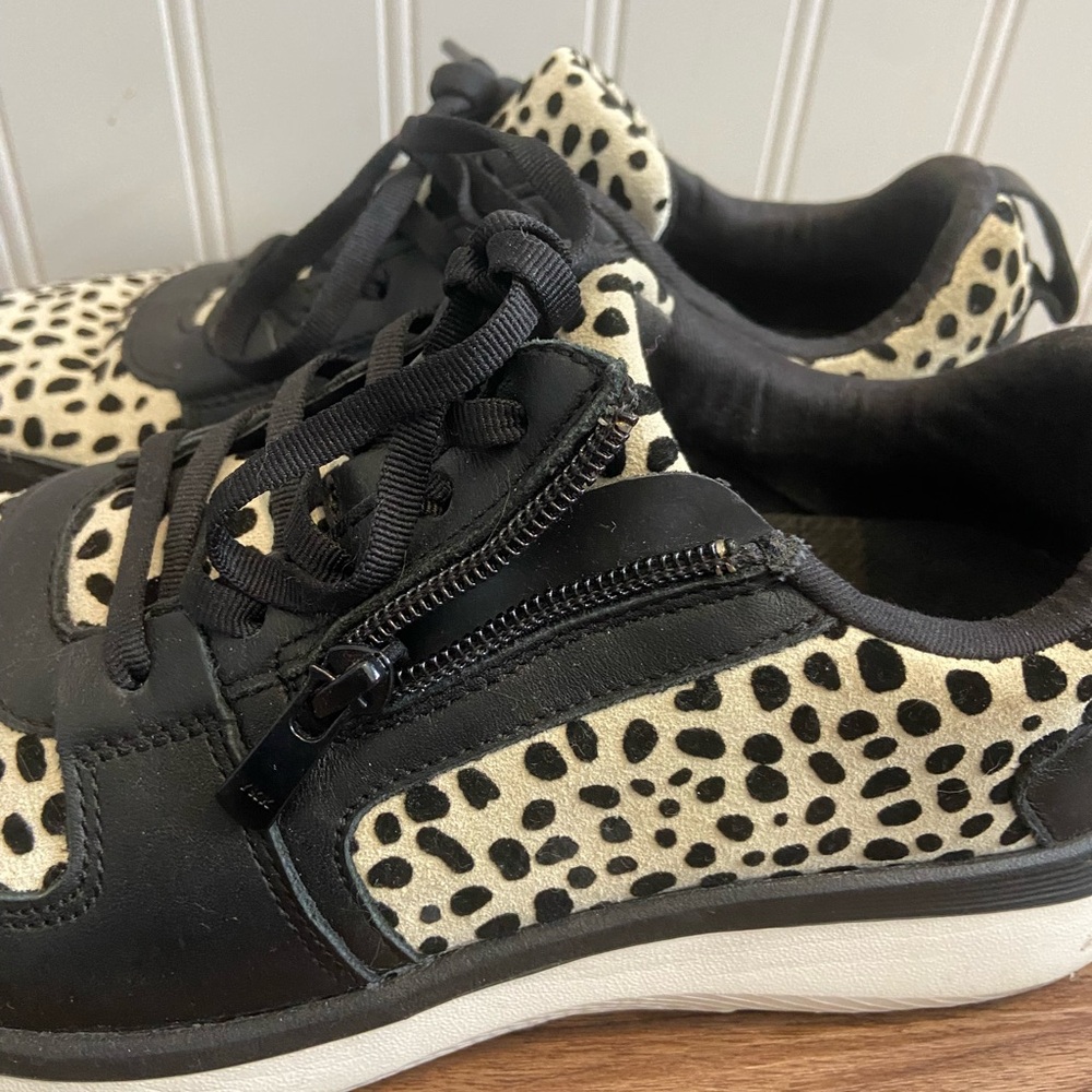 Vionic Remi Spot Sneaker Black Tan Cheetah Leopard Animal Print Tie Zip Womens 8 - Picture 6 of 15